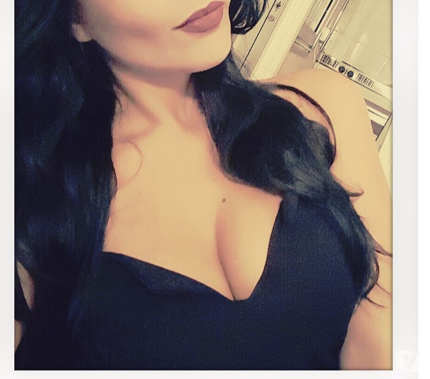 Superbe brune féminine